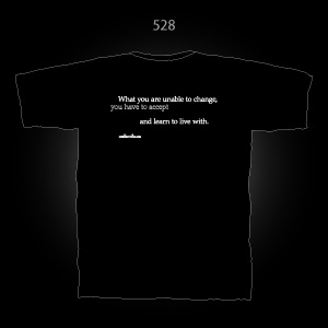 黒いTシャツ528